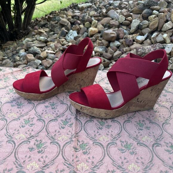 American Eagle Outfitters Shoes - American Eagle Heels Womens Sz 6.5 Cork Wedge Platform Sandals Red Suede Elastic